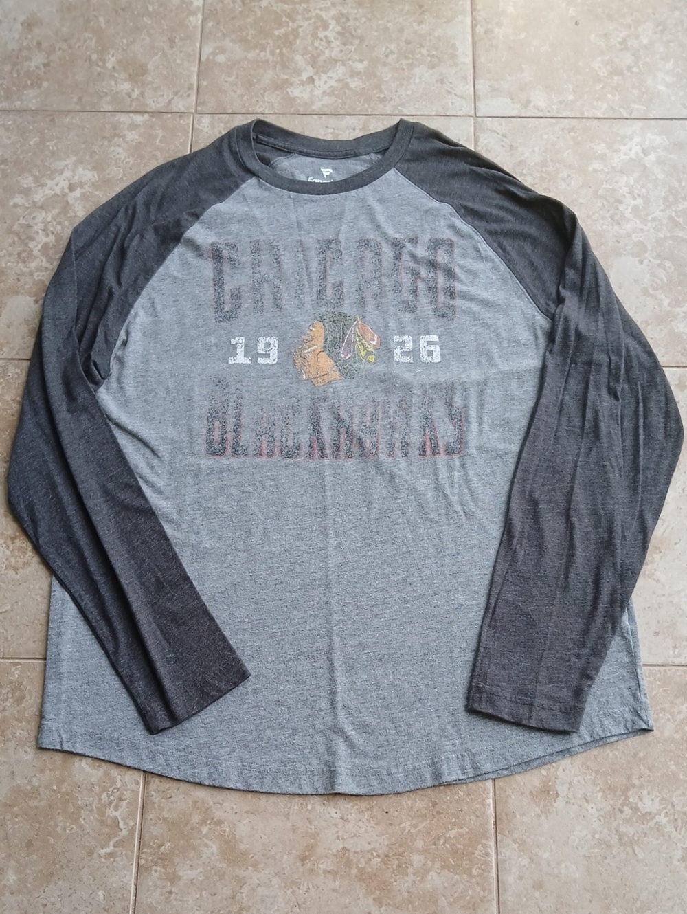 Fanatics Chicago Blackhawks Long Sleeve Raglan Shirt - Light Gray and Charcoal